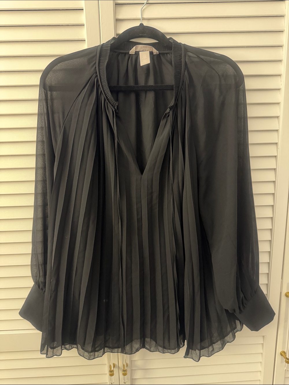 H&M Sheer Pleated V-Neck Women’s Top - Black XL
